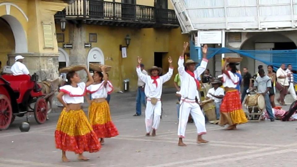 CARTAGENA: FULL CITY TOUR & LUNCH AT BOURDAIN FAVORITE SPOT - Highlights of the Itinerary