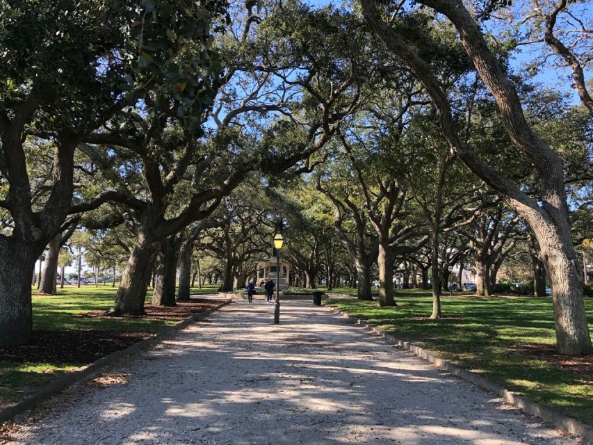 Charleston: Walking History and Bar Tour - Explore the French Quarter