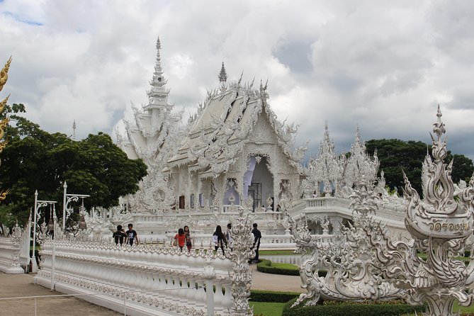 Chiangrai Oneday From Chiangmai!! White Temple+Black+Blue + (Longneck Village) - Itinerary Highlights