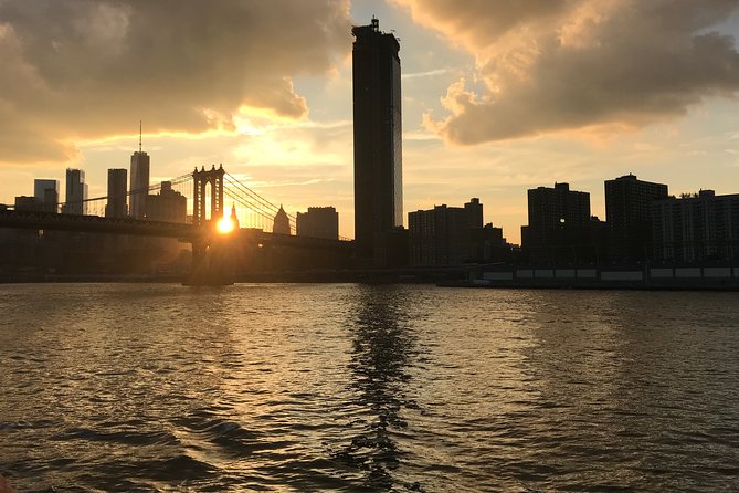 Circle Line: New York City Harbor Lights Cruise - Iconic Landmarks