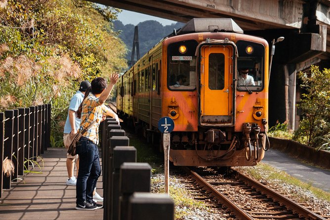 City Discovery: Pingxi, Shifen & Jiufen Private Day Trip - Releasing Sky Lanterns