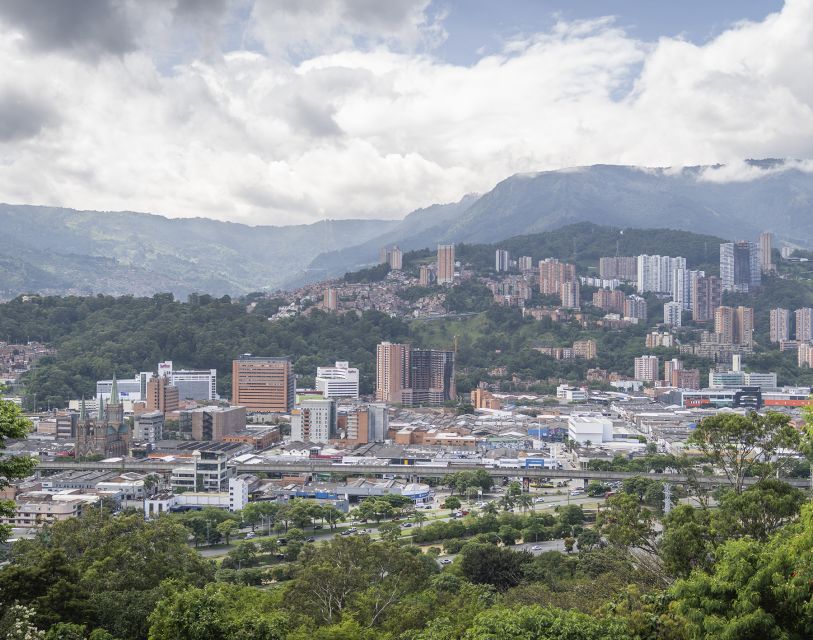 City Tour Medellin With a Chiva or a Thematic Van - Itinerary Highlights