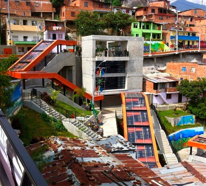 Comuna 13: Graffiti Tour With Tasting, Live Show, & Gallery - Experience Highlights