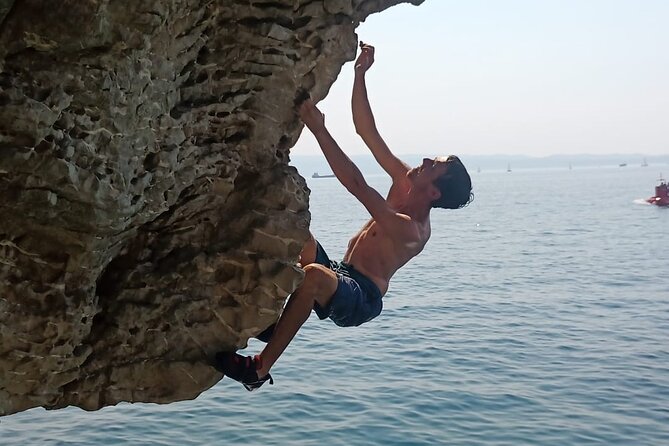 Deep Water Solo and Cliff Jumping Tour in Split - Location and Meeting Point