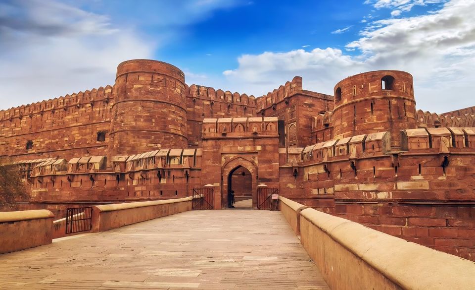 Delhi to Agra 2 Days Overnight Tour With Old City Walk - Detailed Itinerary