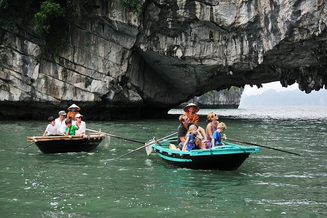 Emperor Cruise Halong: 3 Days 2 Nights Hideaway - Dining Experience on Board