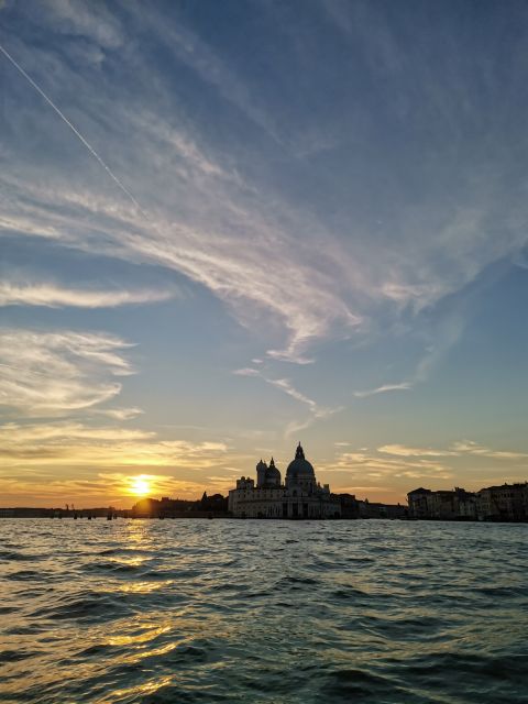 Evening Walking Tour With Optional Motorboat Ride - Experience Highlights