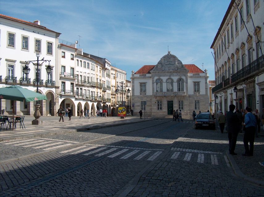 Évora: City Highlights Private Walking Tour - Key Attractions Highlighted