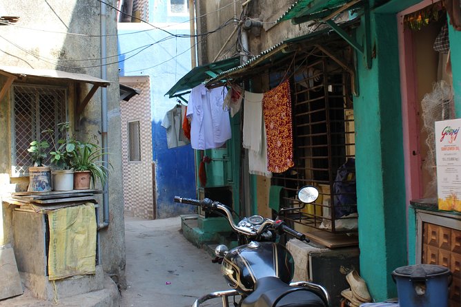 Experience the Off Beat and Alternative Tour of Mumbai! - Local Transportation Experience