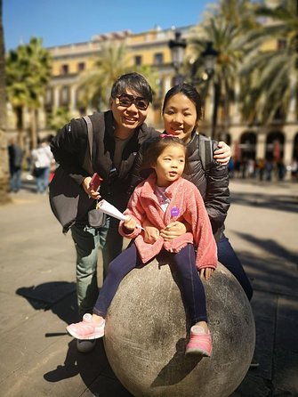 Family Private Tour: Churros, Hot Chocolate & Games in Barcelona - Highlights of the Experience