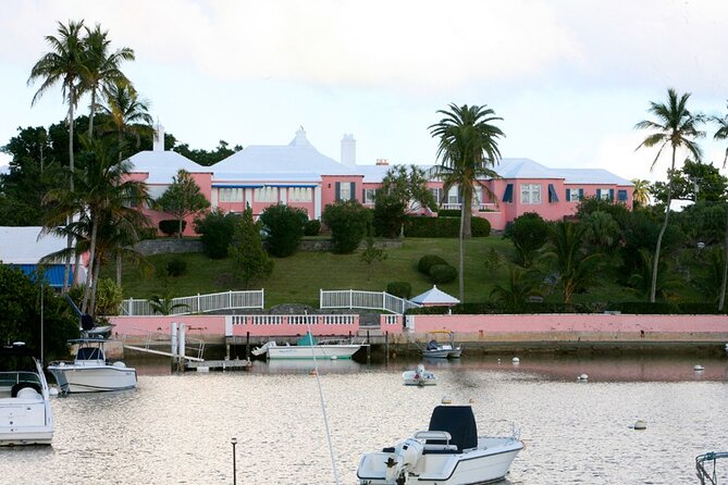 Famous Homes and Hideaways Cruise in Bermuda - Onboard Amenities and Services