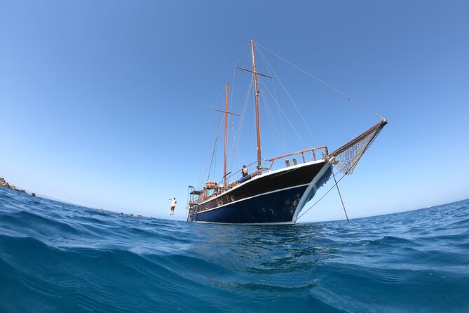 Fernandes Joy & Comino - Swimming and Snorkeling