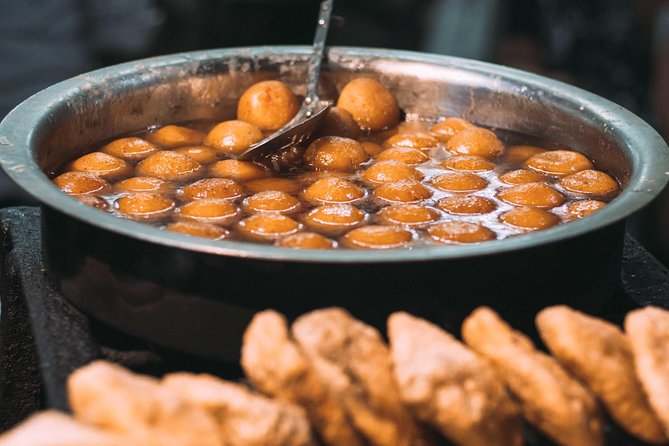 Food Walk Tour of Old & New Delhi With a Local Guide - Delicious Street Food Highlights