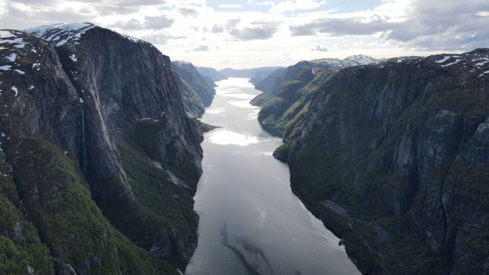 From Bergen: Trolltunga and Waterfalls Helicopter Tour - Itinerary and Experience