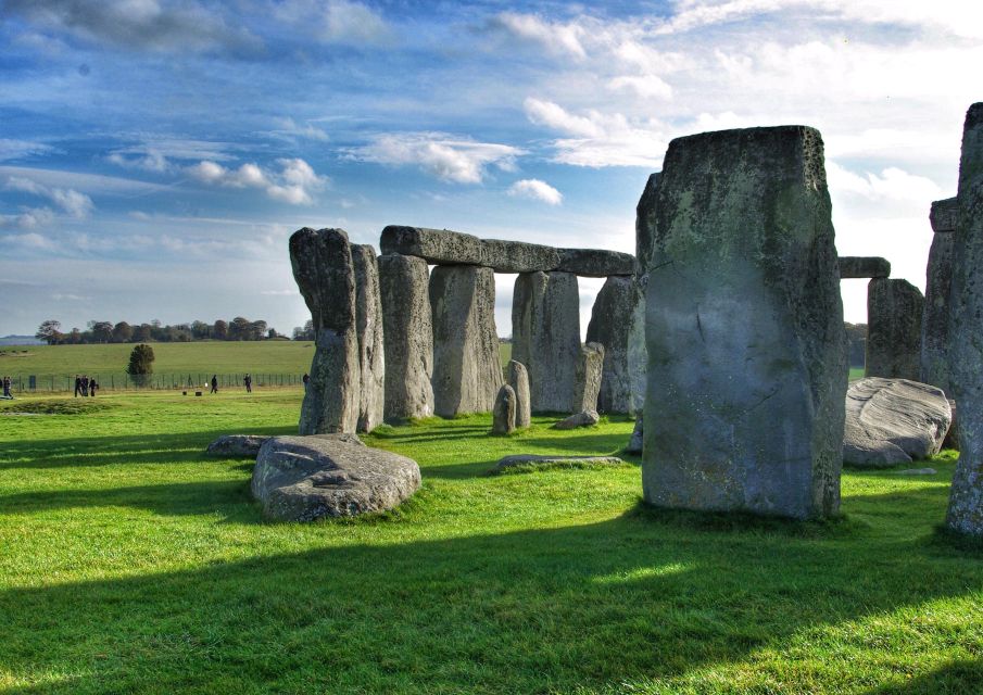 From Cambridge: Guided Day Tour to Bath & Stonehenge - Itinerary Details