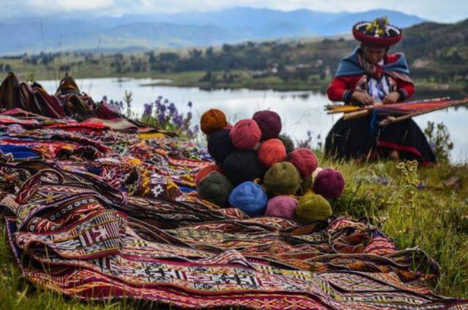 From Cusco: 2-Day Trip to the Sacred Valley and Machu Picchu - Visiting the Pisac Craft Market