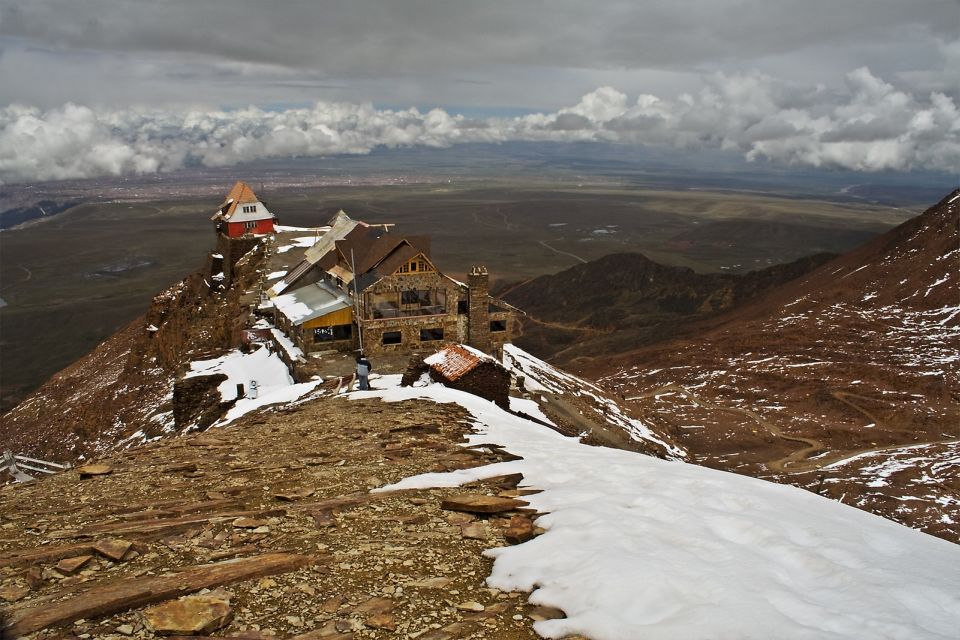 From: La Paz: Chacaltaya Mountain and Moon Valley Day Tour - Chacaltaya Mountain Experience