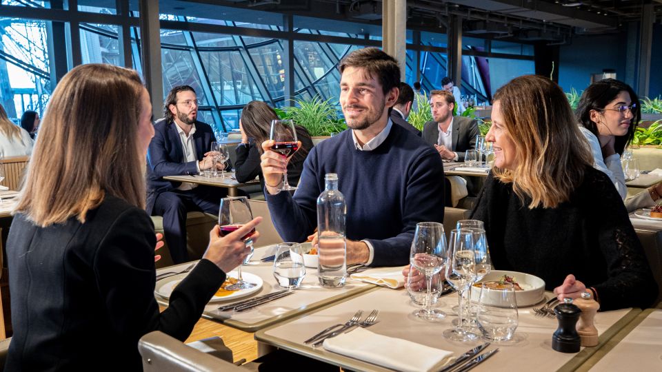 From London: Paris Day Tour W/Eiffel Tower Champagne Lunch - Itinerary Highlights