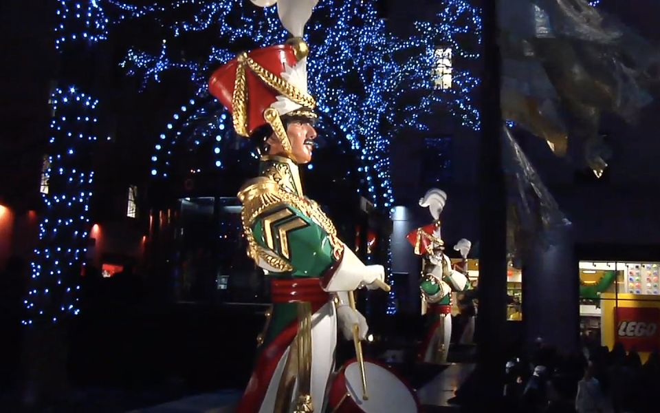 From Manhattan: Dyker Heights Holiday Bus Tour - Highlights of the Tour