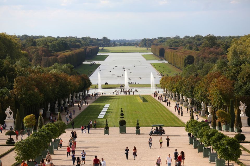 From Paris: Giverny and Versailles Palace Guided Day Trip - Detailed Itinerary