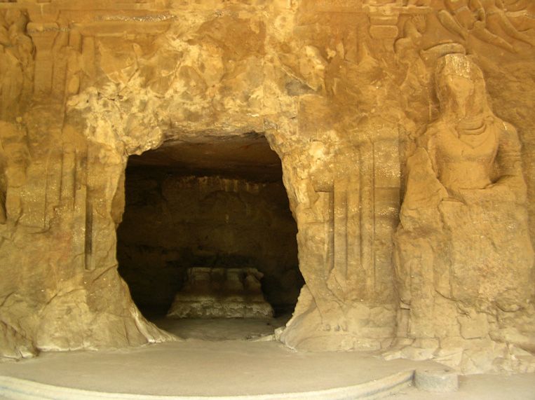 Full-Day Tour of Elephanta Caves & Prince of Wales Museum - Itinerary Highlights