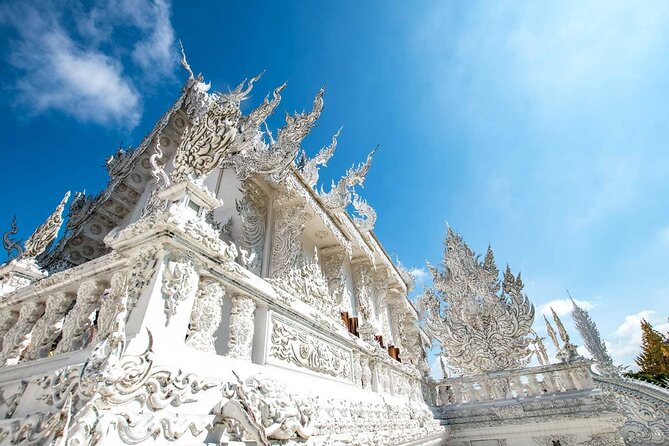 Full Day Tour White Temple Black House and Blue Temple With Lunch - Transportation