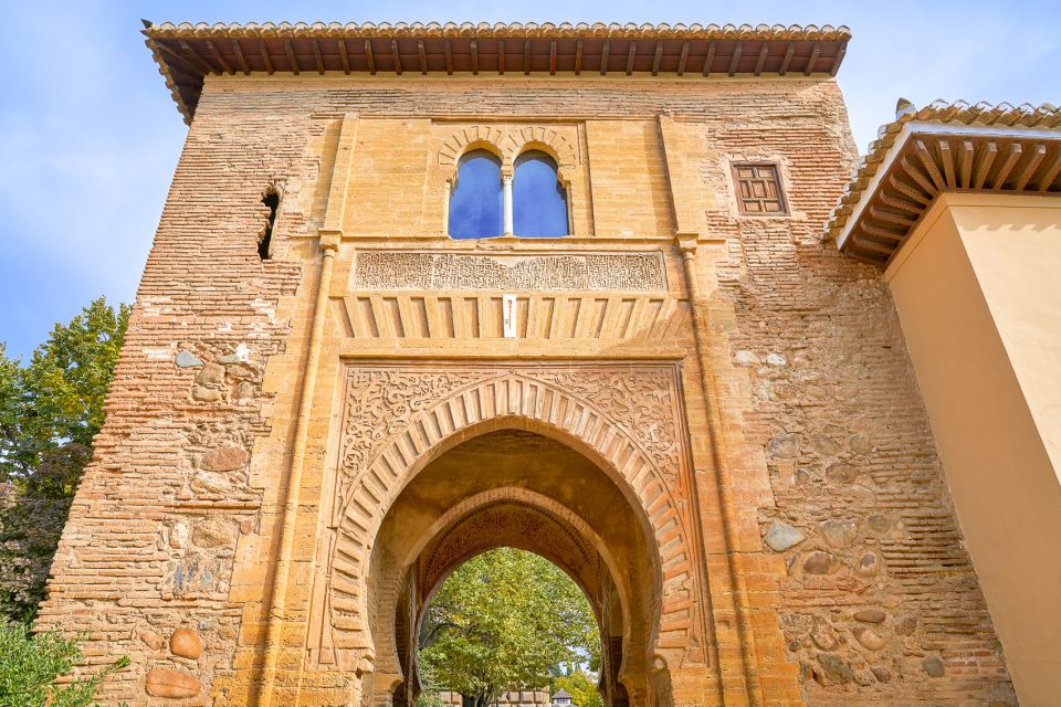 Granada: Alhambra Small Group Tour With Nasrid Palaces - Itinerary and Highlights