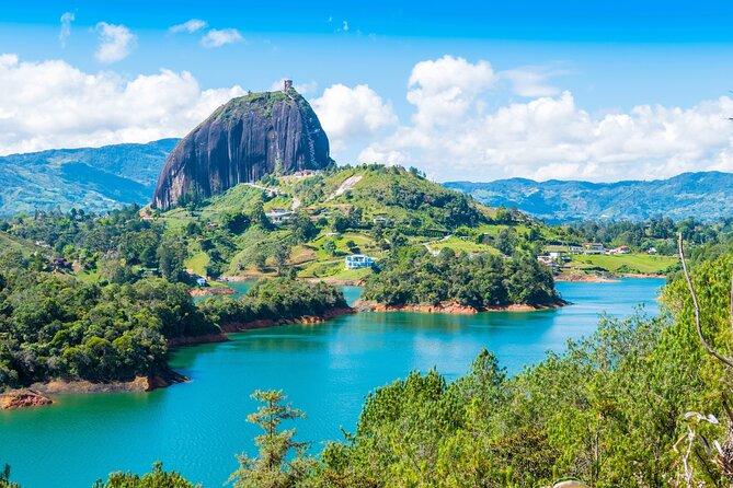 Guatapé Tour: Piedra Del Peñol With Boat Tour, Breakfast, Lunch - Transportation Details