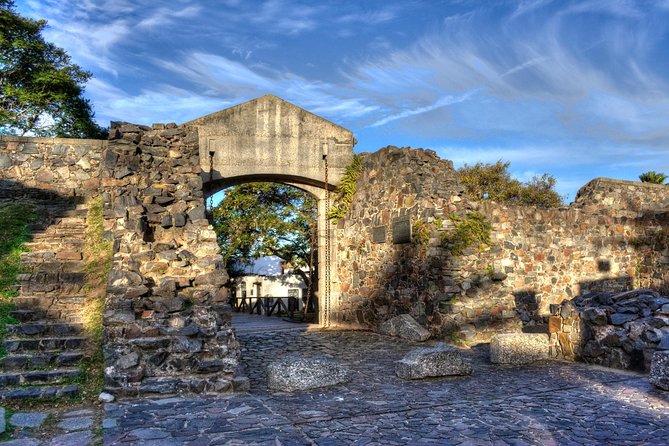 Guided Day Trip to Colonia Del Sacramento From Montevideo - Itinerary Breakdown