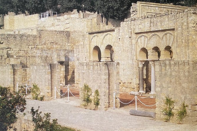 Guided Tour of Medina Azahara in Spanish Without Bus. Official Guides - Inclusions of the Experience