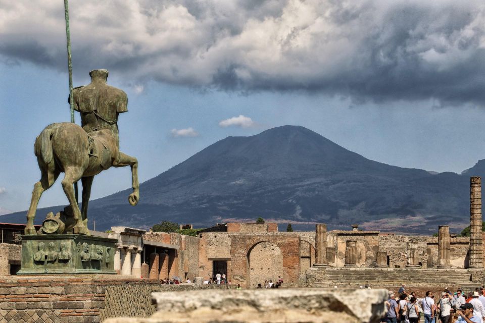 Guided Visit of Pompeii and Mount Vesuvius (Spanish & French) - Pickup and Drop-off