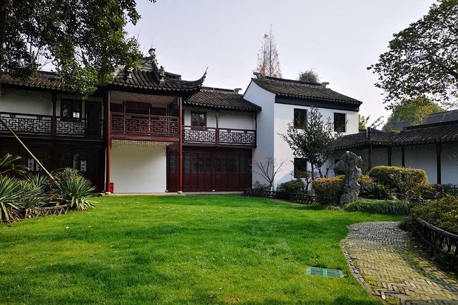 Half-Day Private Zhujiajiao Water Town Tour With Boat Ride From Shanghai - Private Boat Ride on Canals