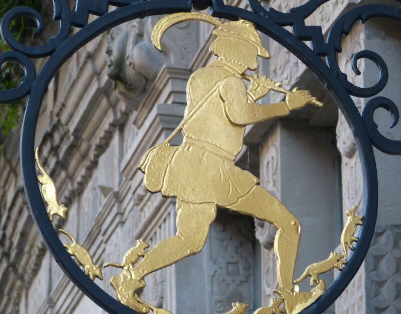 Hamelin: Private Guided Walking Tour - Town Features