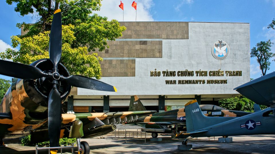 HCM: War Remnants Museum & Independence Palace Walking Tour - Key Features