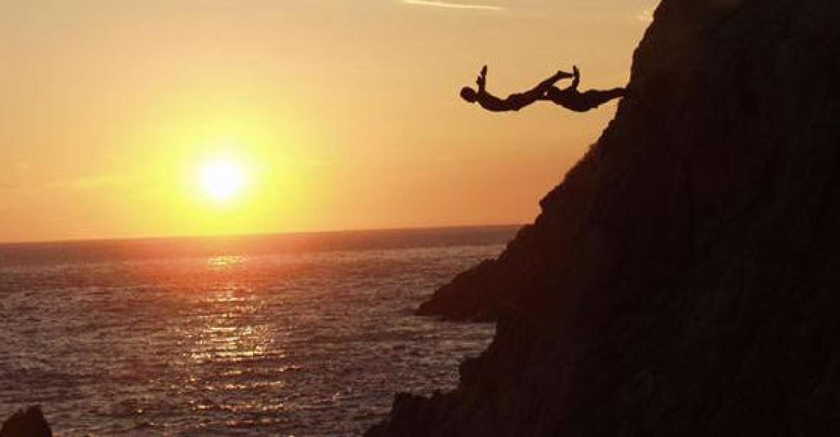 High Cliff Divers by Night With Dinner From Acapulco - Pricing and Booking