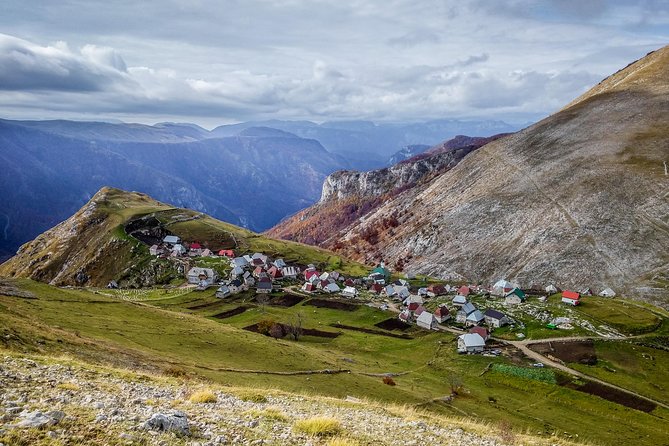 Hiking Between Bosnia and Herzegovina - Trail Features and Highlights