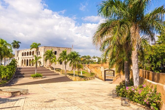 Historical Tour of Santo Domingo and 3 Eyes Caves With Lunch - Inclusions and Amenities