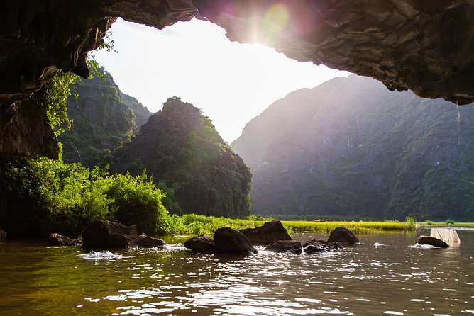 Hoa Lu - Mua Cave - Tam Coc/Trang An - DELUXE Small Group Tour - Cruising Tam Coc/Trang An