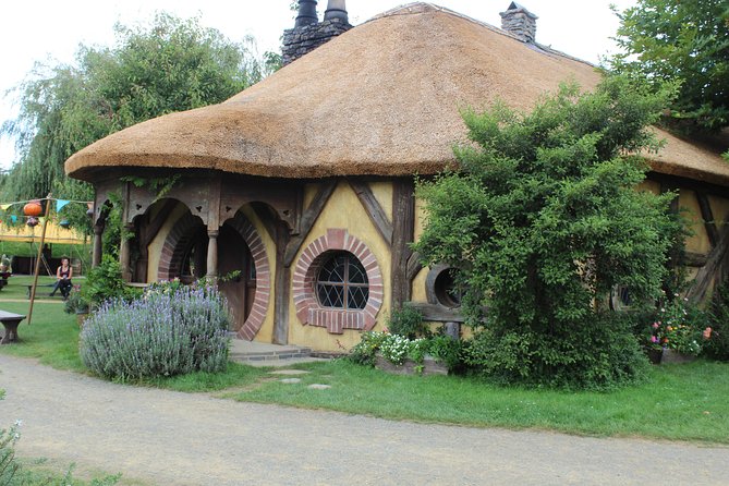 Hobbiton Afternoon Tour in Luxury Minibus From Auckland to Auckland - Luxury Minibus Features