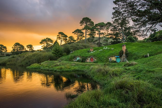 Hobbiton Movie Set and Rotoruas Geothermal Valley Tour Departing Auckland - Tour Schedule and Availability