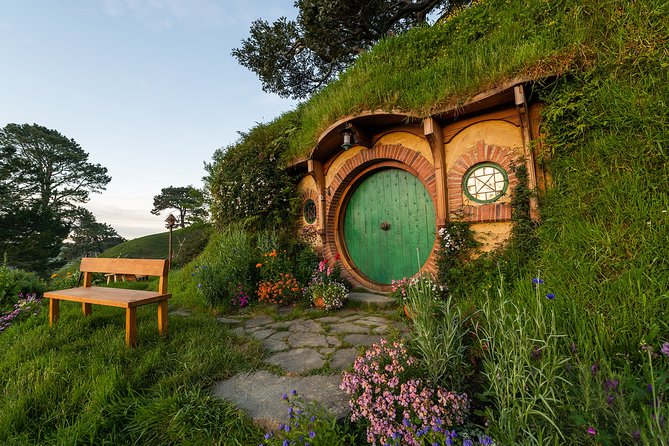 Hobbiton Movie Set& Te Puia Experience Private Tour From Auckland - Te Puia Geothermal Valley Features