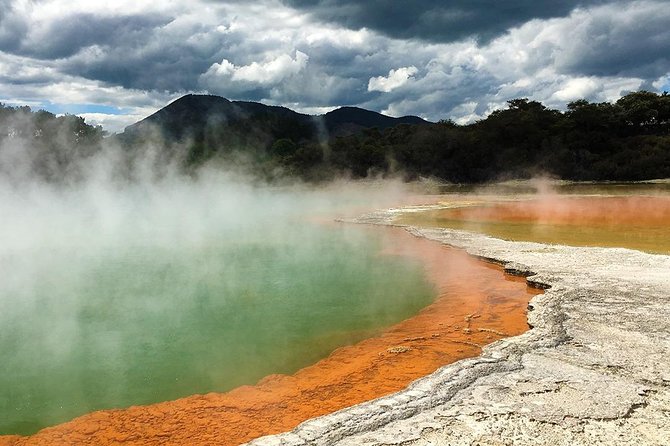 Hobbiton & Rotorua Including Wai-O-Tapu - Small Group Tour From Auckland - Inclusions and Amenities