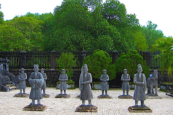 Hue Private Guided Tour to Royal Tombs and Thien Mu Pagoda - Transportation Details