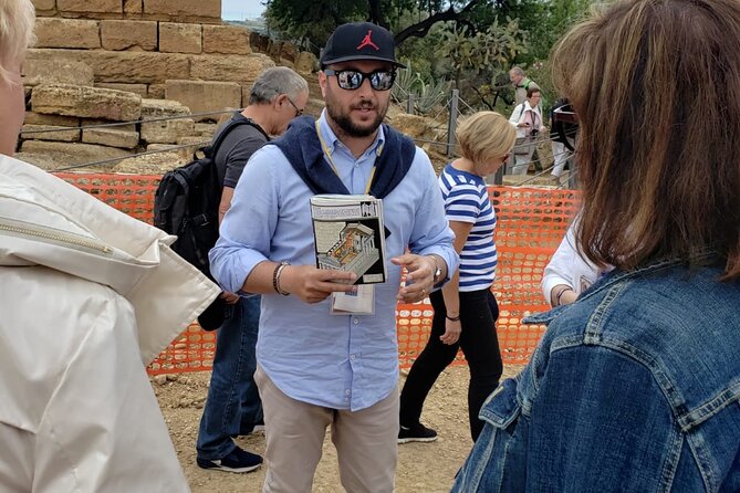 I Tour With the Archaeologist: Group Visit at Sunset to the Valley of the Temples - Experience Highlights