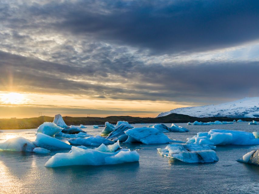 Jökulsárlón Floating Glacier & Diamond Beach Day Tour - Itinerary Highlights