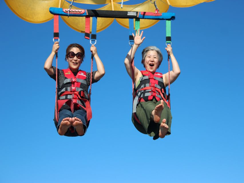 Kelowna: Okanagan Lake Parasailing - Cruising on Okanagan Lake