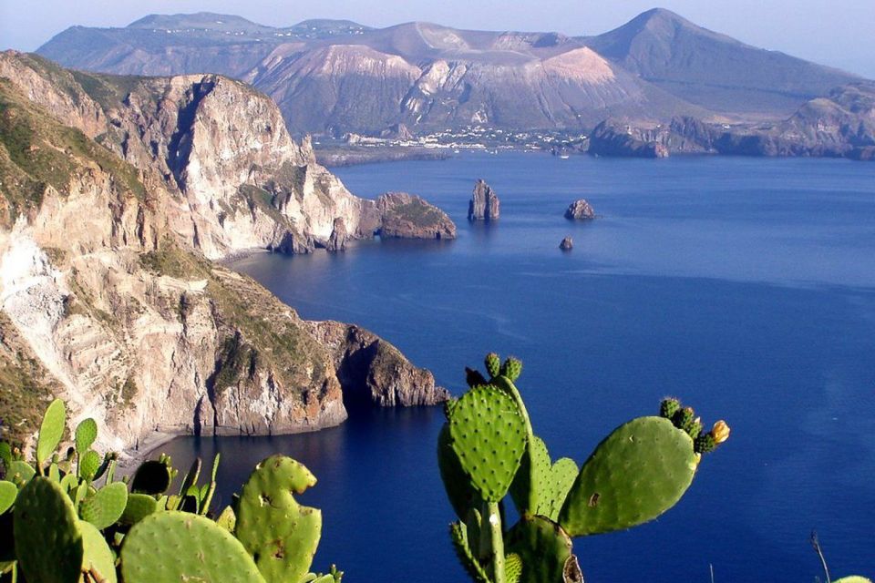 Lipari: Boat Tour of Vulcano Island With Disembarkation Stop - Itinerary Highlights