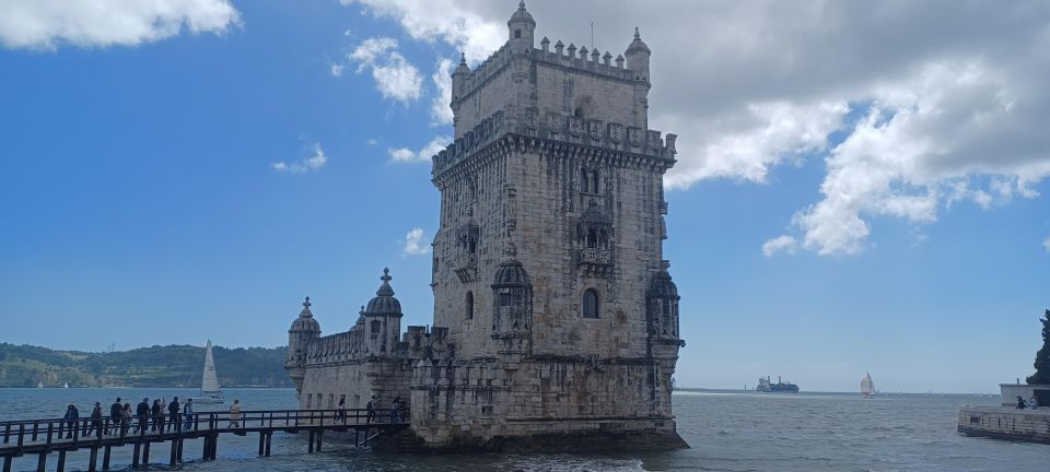 Lisbon Small Group Tour: the City of 7 Hills + King Christ - Visiting Iconic Lisbon Cathedrals