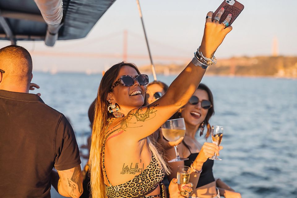 Lisbon: Sunset Catamaran Tour With Music and Drink - Itinerary and Highlights