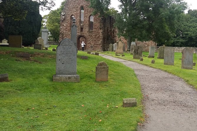 Loch Ness, Clava Cairns and Outlander Sites From From INVERNESS - Urquhart Castle Adventure